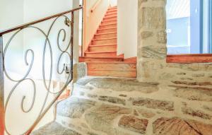 Maisons de vacances 4 Bedroom Cozy Home In Monthuchon : photos des chambres