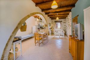 Nature stone retreat between Balos & Elafonisi beach, contactless check-in, Mouri Nature House