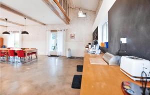 Maisons de vacances Lovely Home In Pech-Luna With Wifi : photos des chambres
