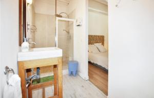 Maisons de vacances Lovely Home In Pech-Luna With Wifi : Maison de Vacances 3 Chambres 