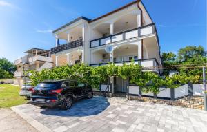 Stunning Apartment In Rtina 