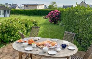 Maisons de vacances Nice Home In Plouguerneau With Wifi : photos des chambres