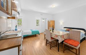 Amazing Apartment In Lozovac With Wifi 