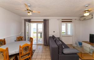 Nice Apartment In Rtina With Wifi 