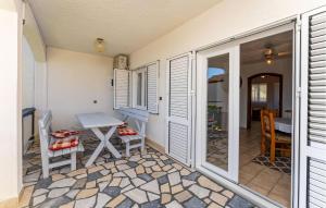 Nice Apartment In Rtina With Wifi 