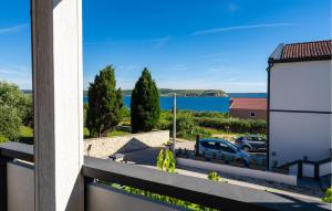 Nice Apartment In Rtina With Wifi