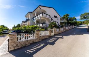 Nice Apartment In Rtina With Wifi