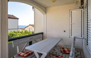 Nice Apartment In Rtina With Wifi