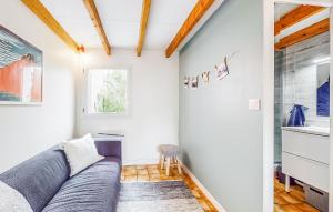 Maisons de vacances Stunning Home In Saint-Georges-De-Didon : photos des chambres