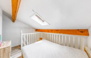 Maisons de vacances Stunning Home In Saint-Georges-De-Didon : photos des chambres