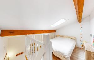 Maisons de vacances Stunning Home In Saint-Georges-De-Didon : photos des chambres