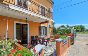 2 Bedroom Stunning Apartment In Pula 