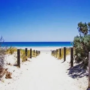 Casa Luna Beachside Apartment - West Beach