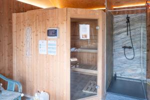 Chalets Chalet La Calougeotte, jardin, spa et sauna prives : photos des chambres