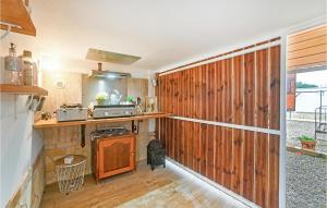 Lovely Home In Raphèle-Les-Arles