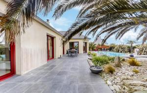 Lovely Home In Audierne With Wifi