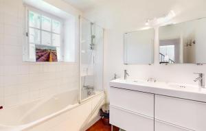 Maisons de vacances Lovely Home In Salignac-Eyvigues : photos des chambres