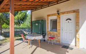 Cozy Apartment In Lozovac With Wifi