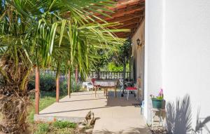 Cozy Apartment In Lozovac With Wifi