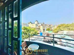 Near river, center of city, fast WIFI