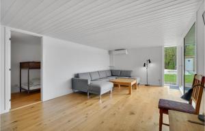 Lovely Home In Silkeborg With Wifi