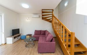 Beautiful Apartment In Rtina With Wifi