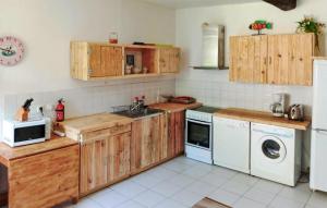 Maisons de vacances Nice Home In Chalabre With Wifi : photos des chambres