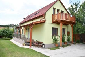 Zöldalma Apartmanház