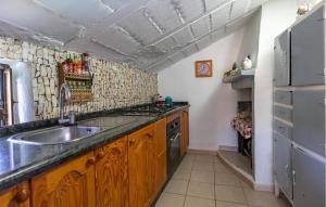 Lovely Home In Canillas De Albaidas