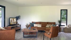 Villas Maison avec terrasse en bois et piscine : photos des chambres