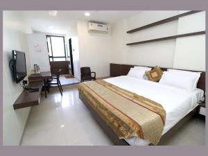Hotel Girnar