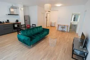 Lagoon Park Apartments with Beach View - Potlogi