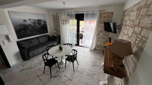 White Pearl Apartment