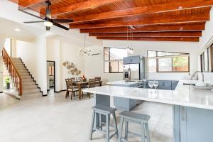 Flamingo Estates 18- 4 Br House With Pool