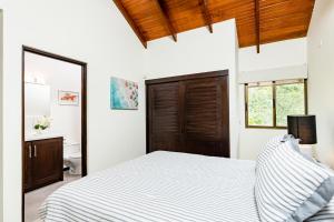 Flamingo Estates 18- 4 Br House With Pool