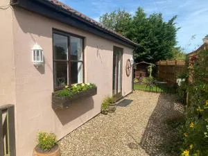 Badgers Nook, Loddon - Hales