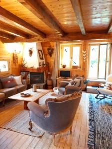 "CHALET dei FIORI" room & apartment