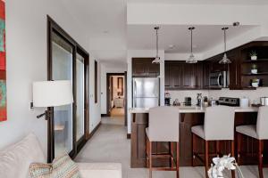 360 Splendor 406-Ocean View Condo With Breakfast - 4hvězdičkové hotely ve městě Playa Flamingo