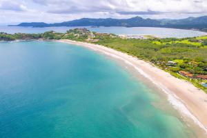 360 Splendor 406-Ocean View Condo-Breakfast Included!