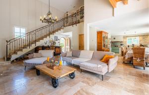 Nice Home In Le Tignet With Wifi