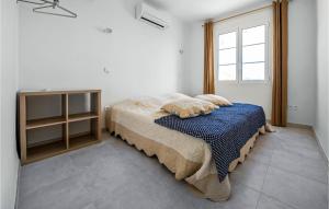 Maisons de vacances 3 Bedroom Gorgeous Home In Mouries : photos des chambres