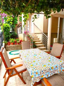 El Mar Apartments