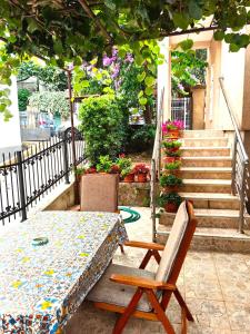 El Mar Apartments