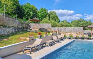 Nice Apartment In Vallon Pont Darc