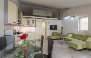 2 Bedroom Nice Home In Sveti Ivan 