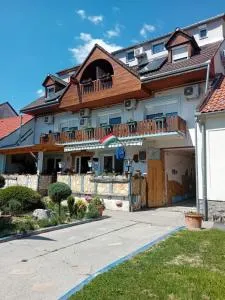 Lenzl's Panzió - Botykapeterd