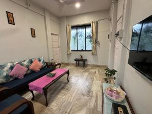 Spacious 2 BHK apartment with Balcony In Bandra