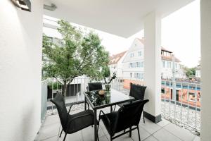koCASA-Apartments 01, City-Center Böblingen, Stellplatz, Balkon, Waipu-Tv