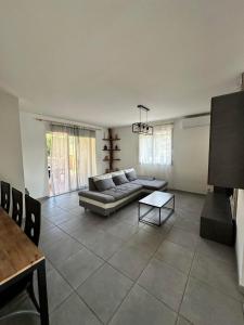 Maisons de vacances Maison avec piscine prive eyguieres : photos des chambres