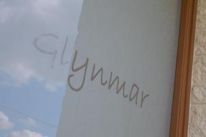 Glynmar - Sea Glimpses Hot Tub Pool Table